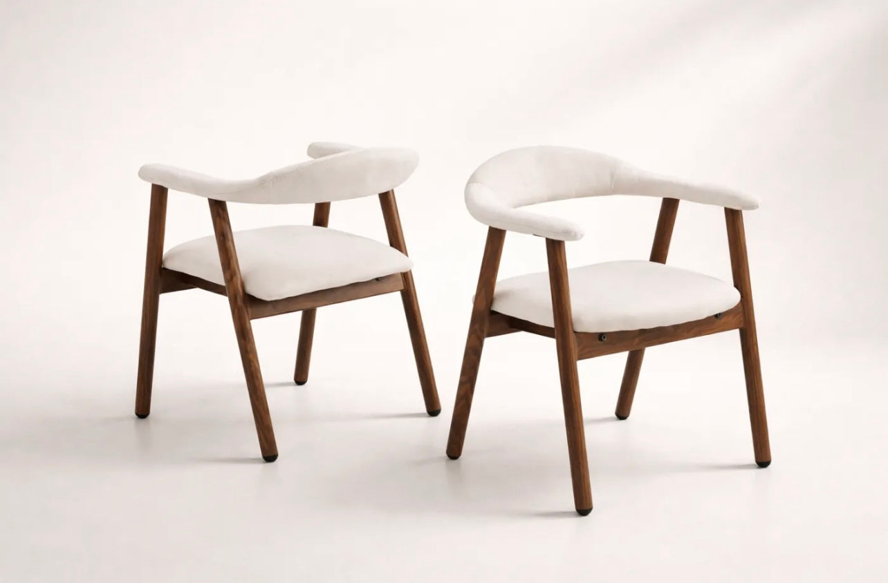 Chaise Berita – Velours Beige Anti-Tache – Accoudoirs – Design Contemporain