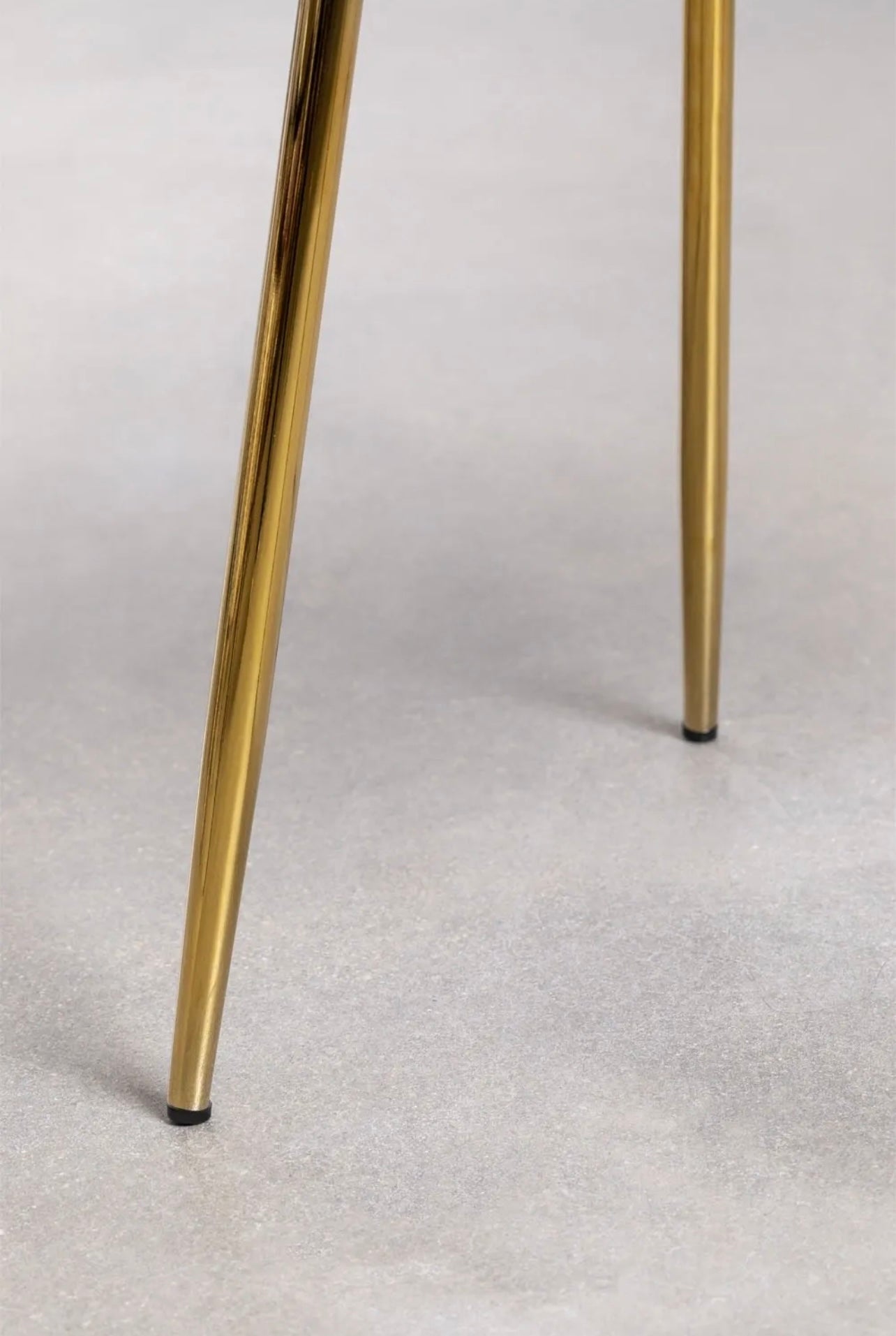 Chaise Scandi – Velours anti-tache & piètement doré